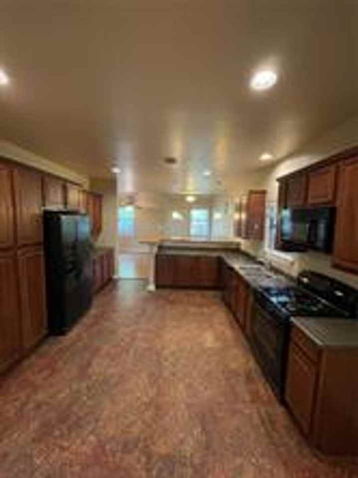 200 200 W North Loop  - #B - Photo 5 of 17