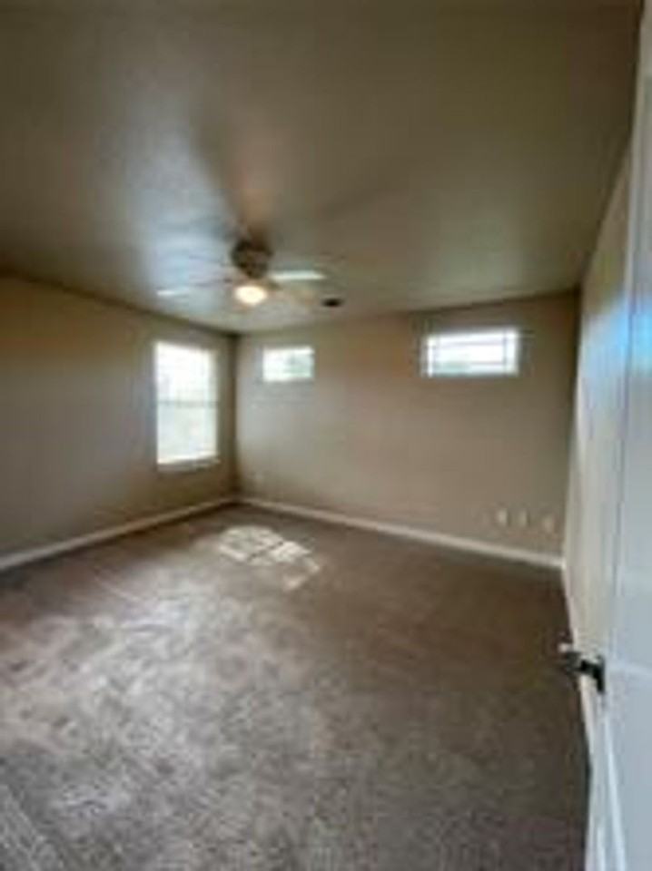 200 200 W North Loop  - #B - Photo 6 of 17