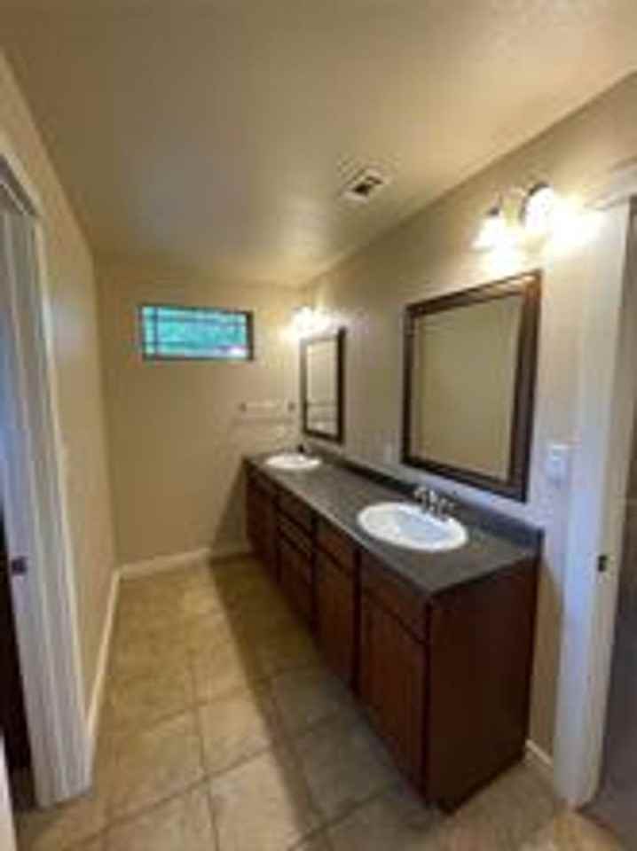 200 200 W North Loop  - #B - Photo 7 of 17