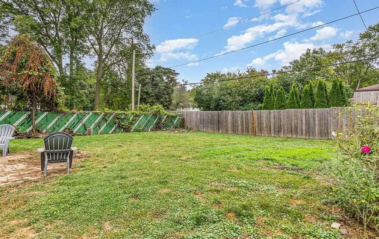 11 Hedge St - Photo 3 of 23