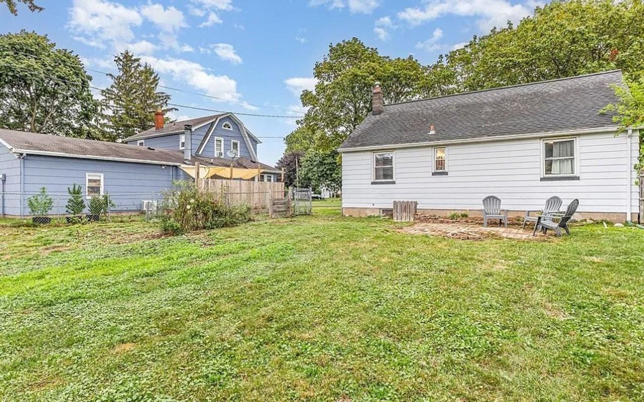 11 Hedge St - Photo 4 of 23