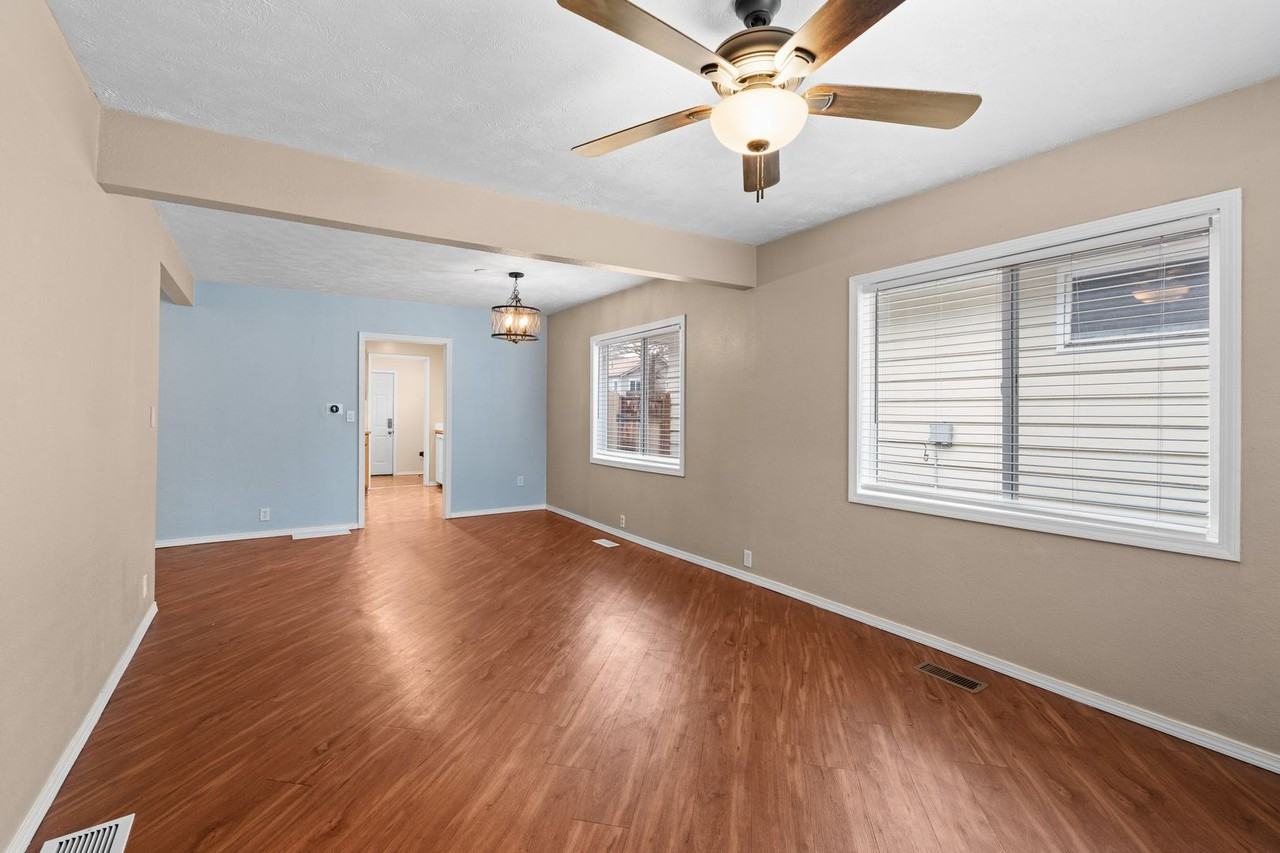 3533 W Heroy Ave - Photo 4 of 39