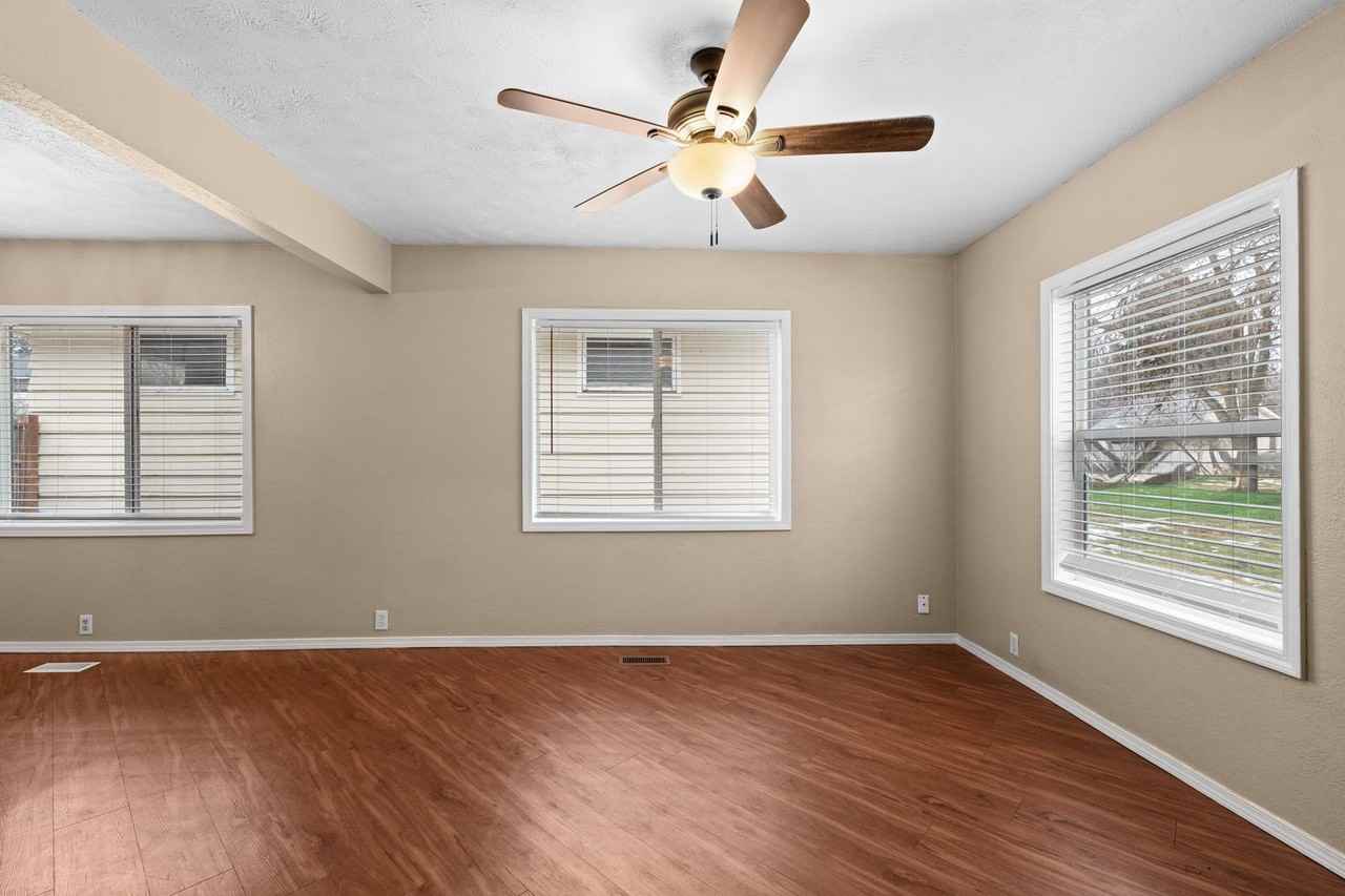 3533 W Heroy Ave - Photo 5 of 39