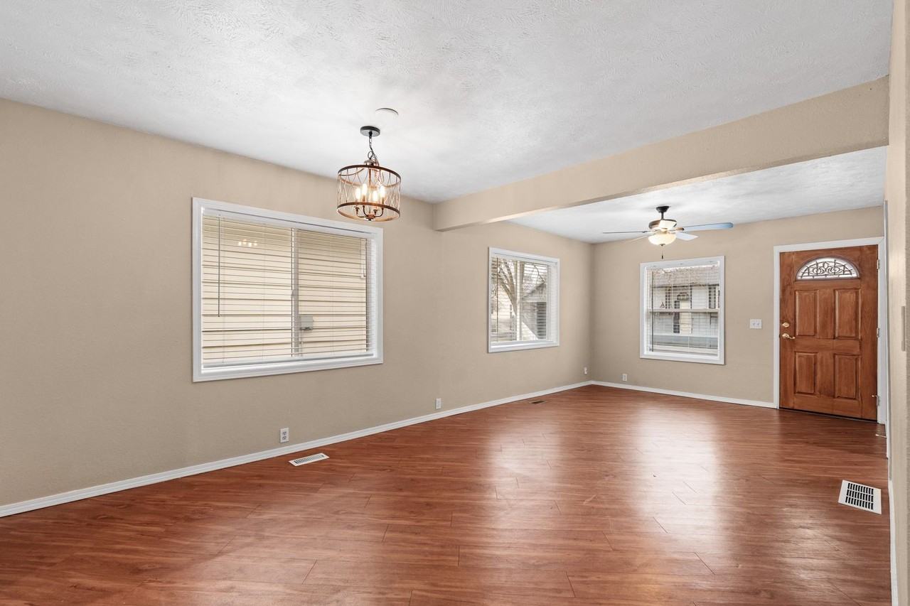 3533 W Heroy Ave - Photo 6 of 39