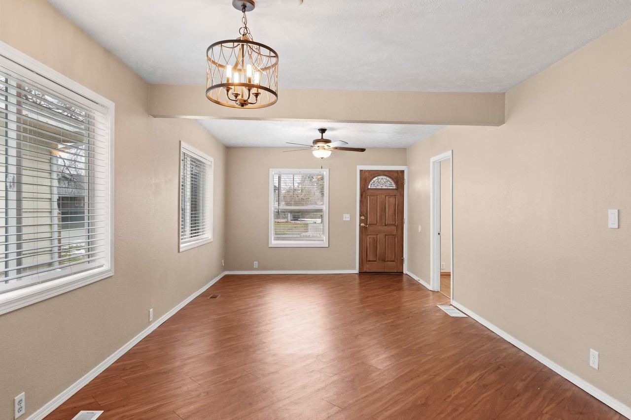 3533 W Heroy Ave - Photo 7 of 39