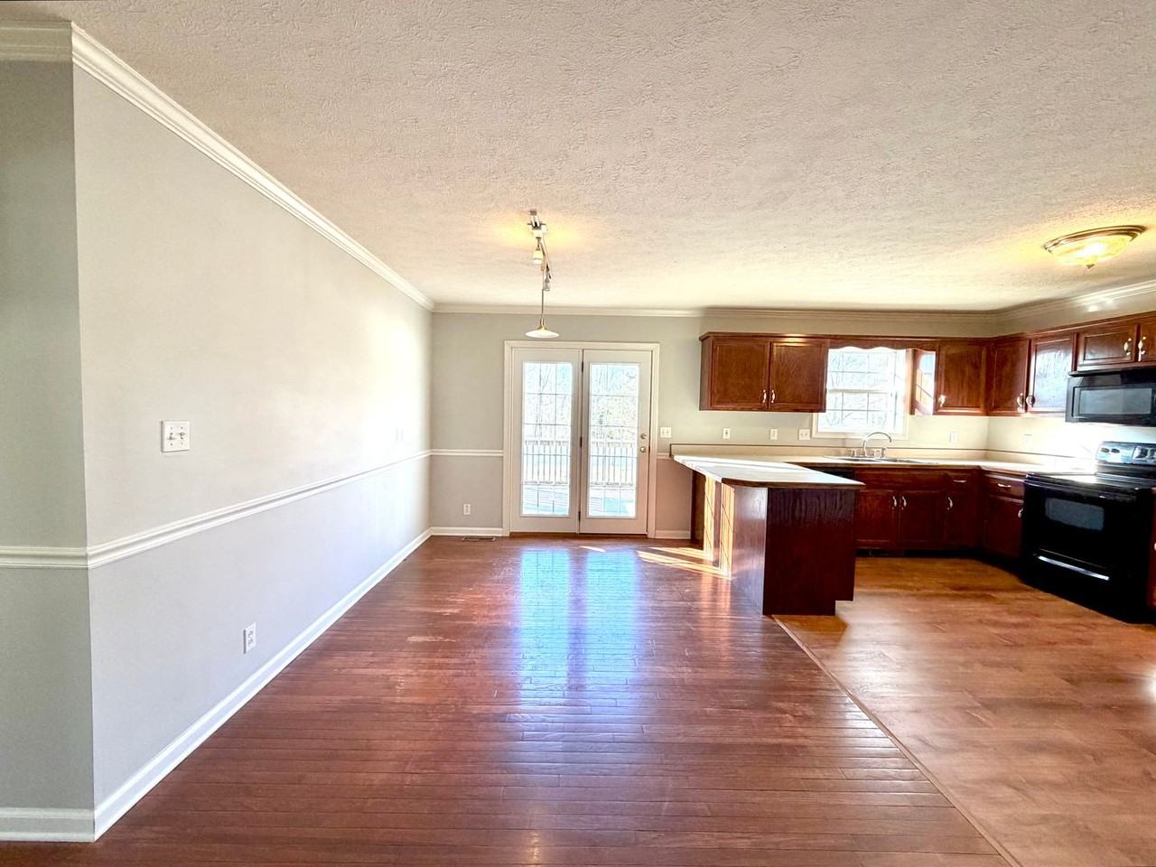 1636 Cedar Springs Cir - Photo 6 of 41