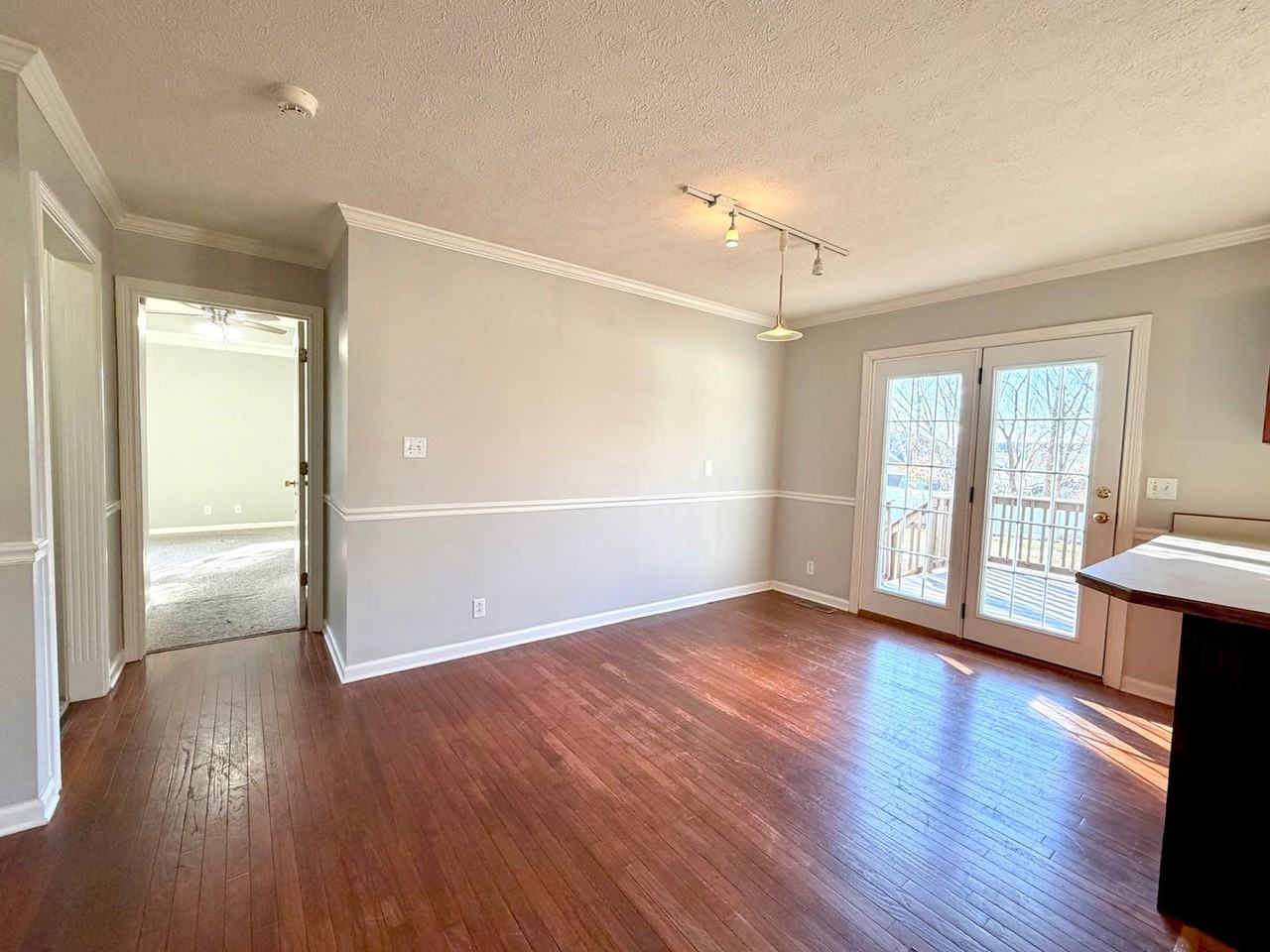 1636 Cedar Springs Cir - Photo 7 of 41