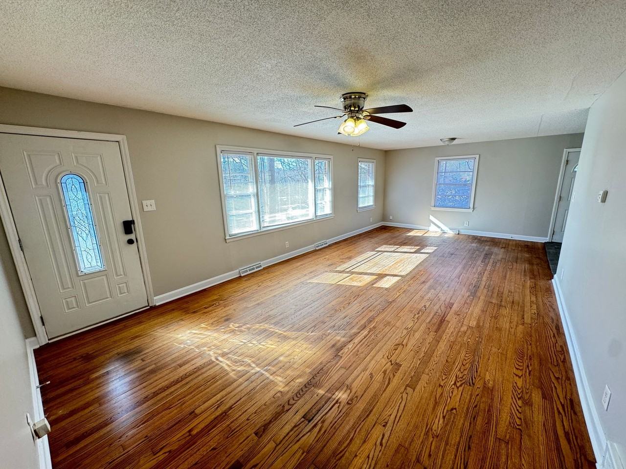 2003 Aiken Ave - Photo 4 of 16