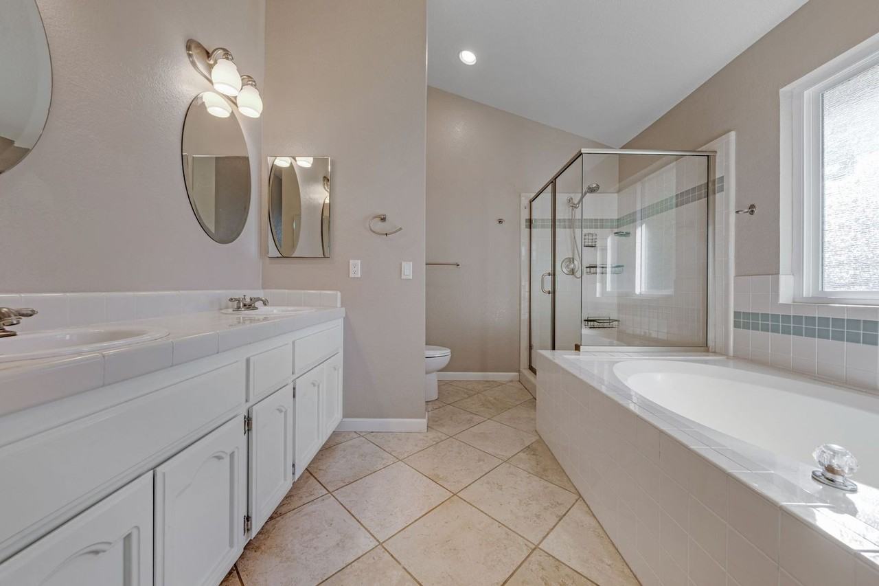 152 Dulverton Cir - Photo 4 of 50