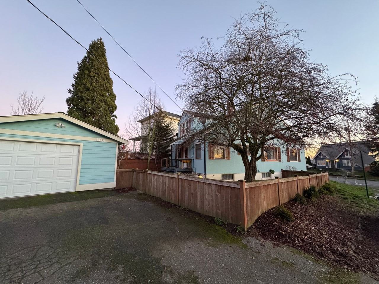 2732 Eldridge Ave - Photo 2 of 15