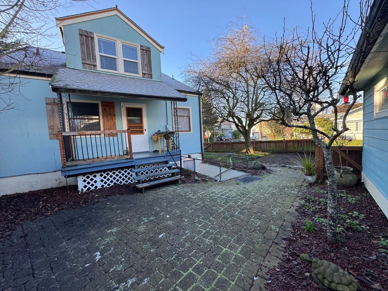 2732 Eldridge Ave - Photo 3 of 15