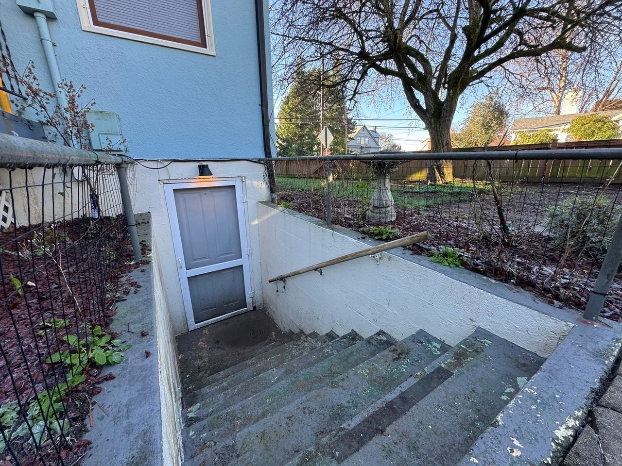 2732 Eldridge Ave - Photo 5 of 15