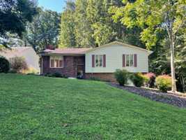 featured image of 846 Honeysuckle Rd