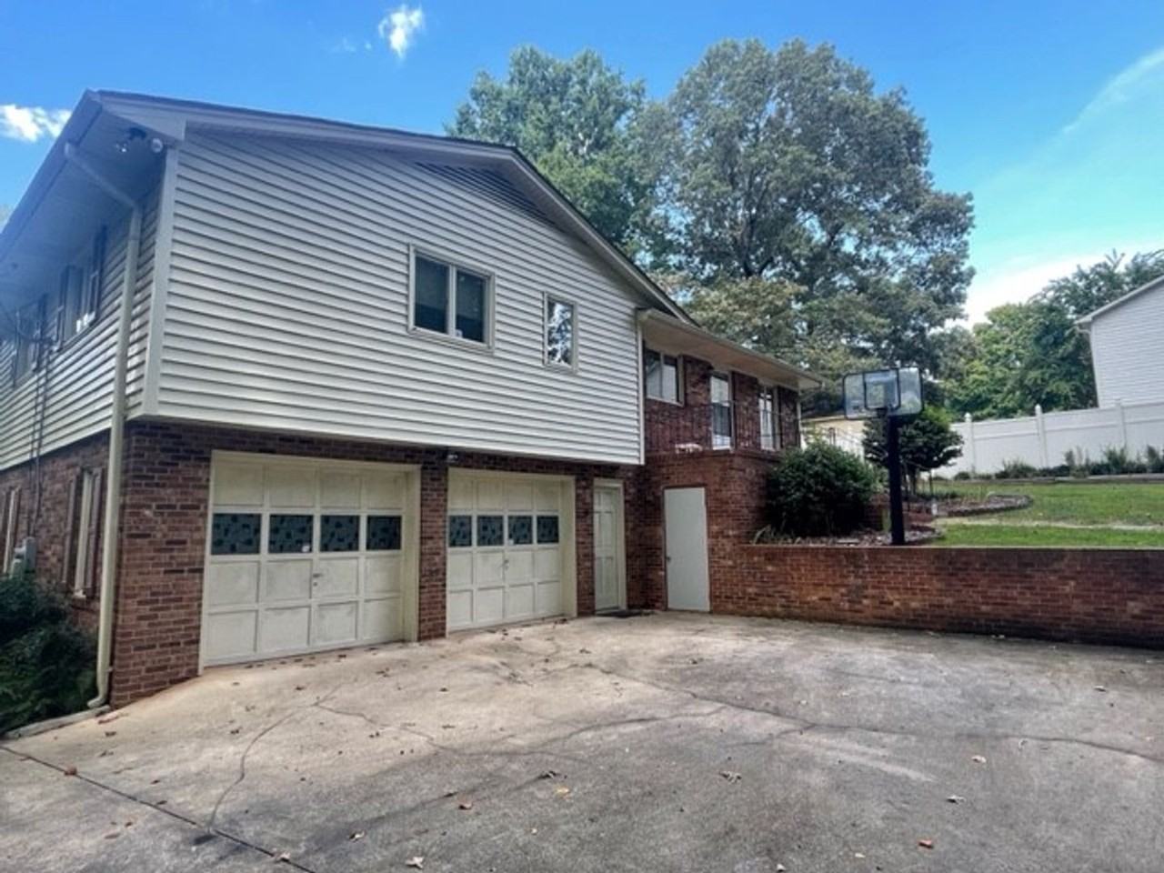 846 Honeysuckle Rd - Photo 2 of 9