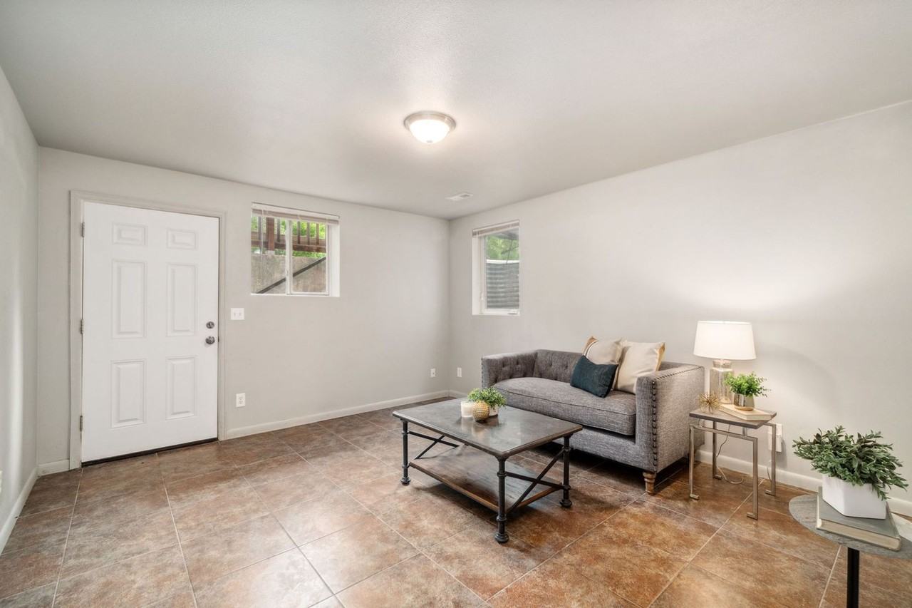 810 W Laurel St - Photo 3 of 15