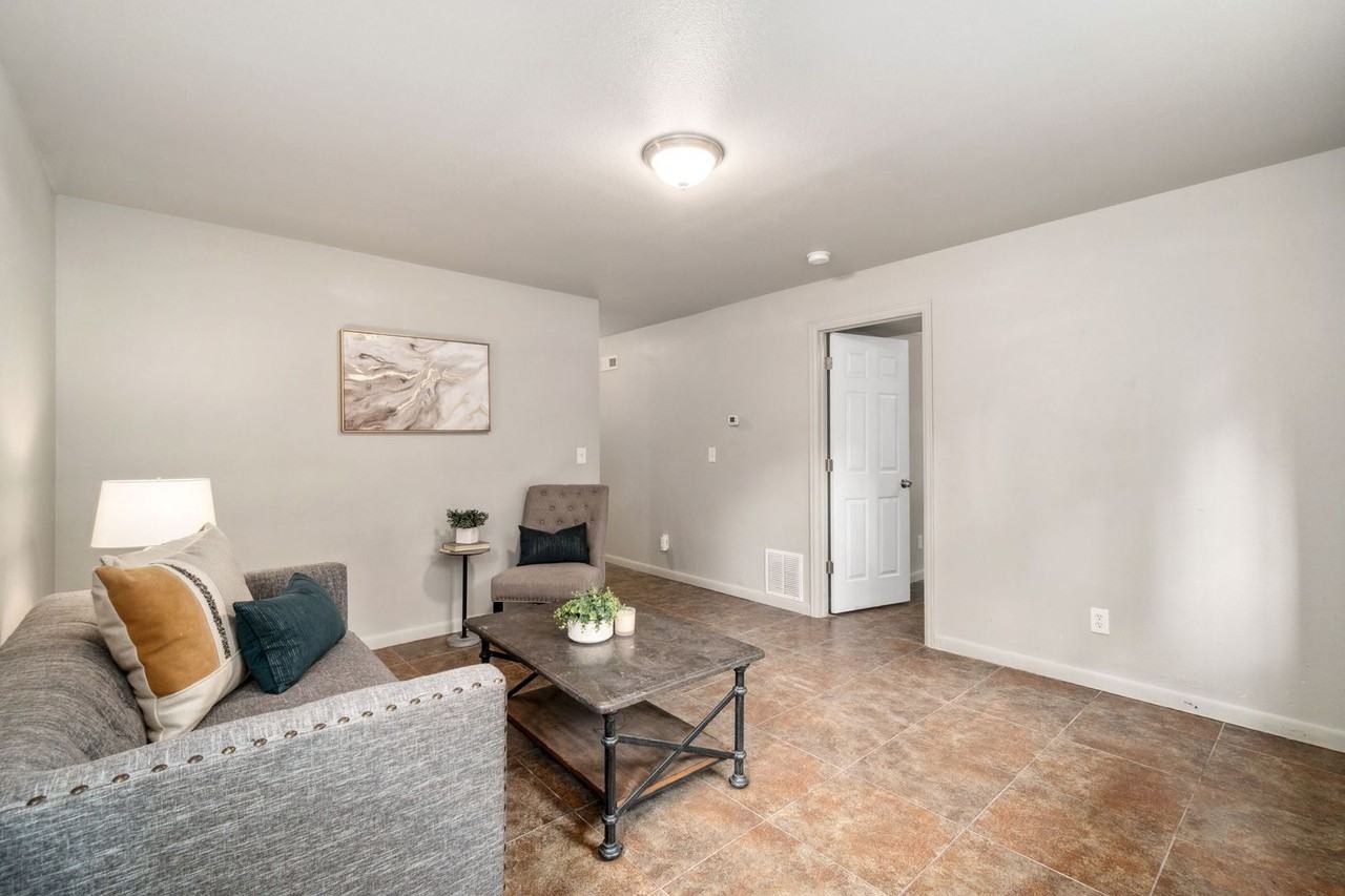 810 W Laurel St - Photo 4 of 15