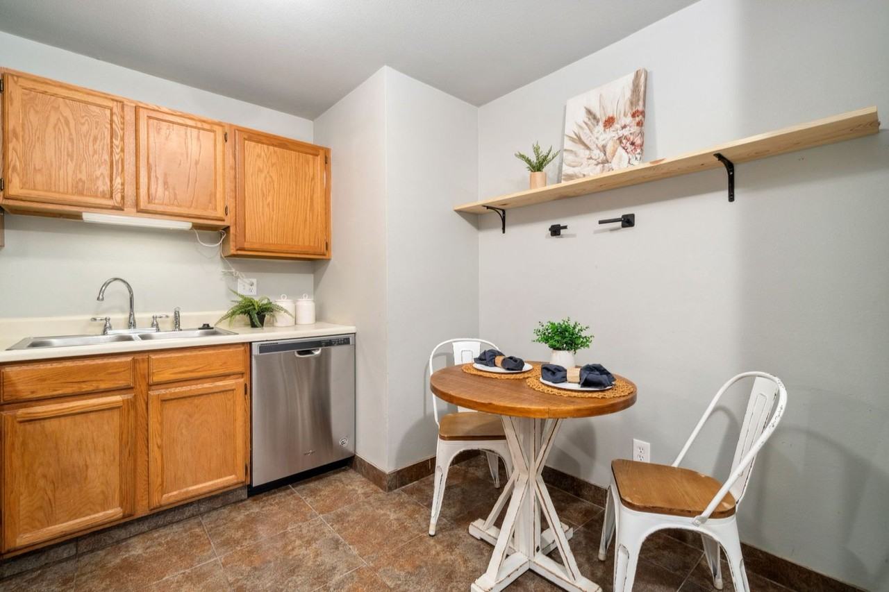 810 W Laurel St - Photo 6 of 15