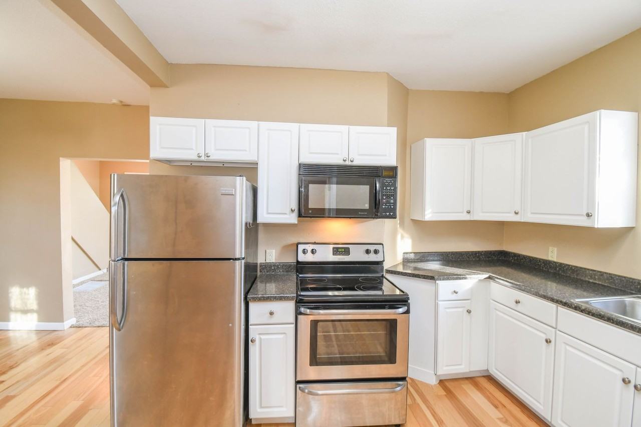 817 W 12th St - Photo 5 of 43