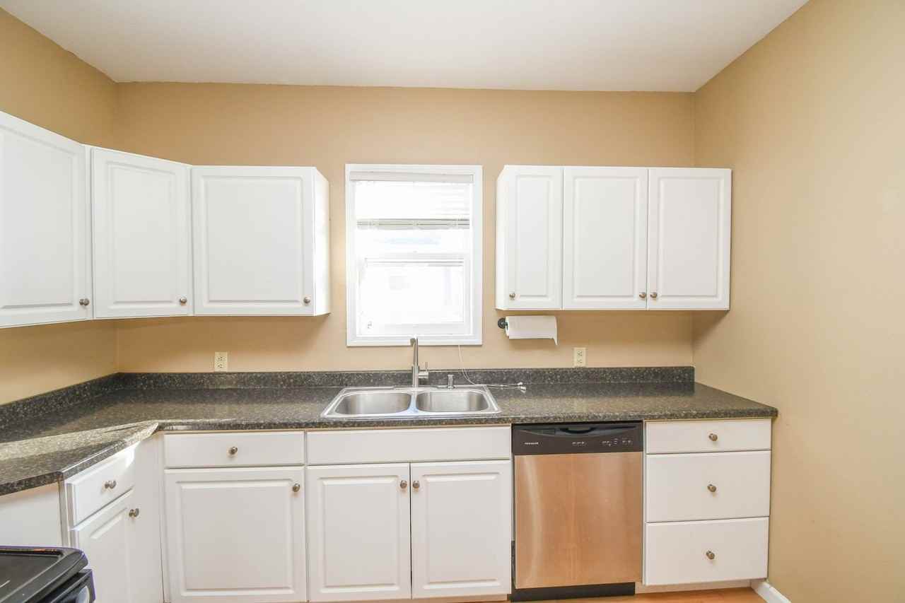 817 W 12th St - Photo 6 of 43