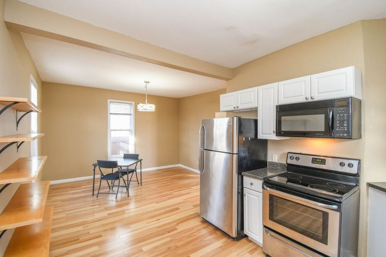 817 W 12th St - Photo 7 of 43