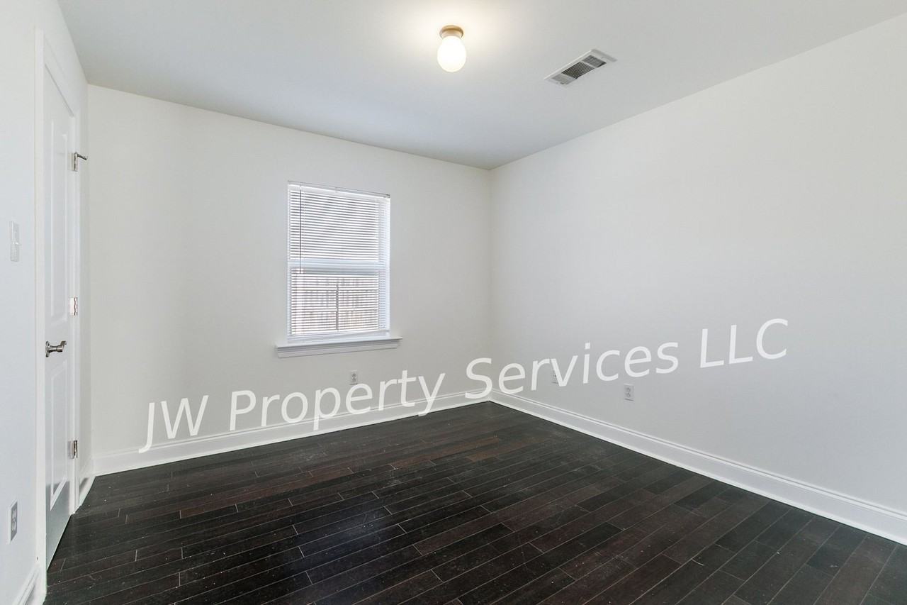 677 Oakwood Dr - Photo 5 of 12