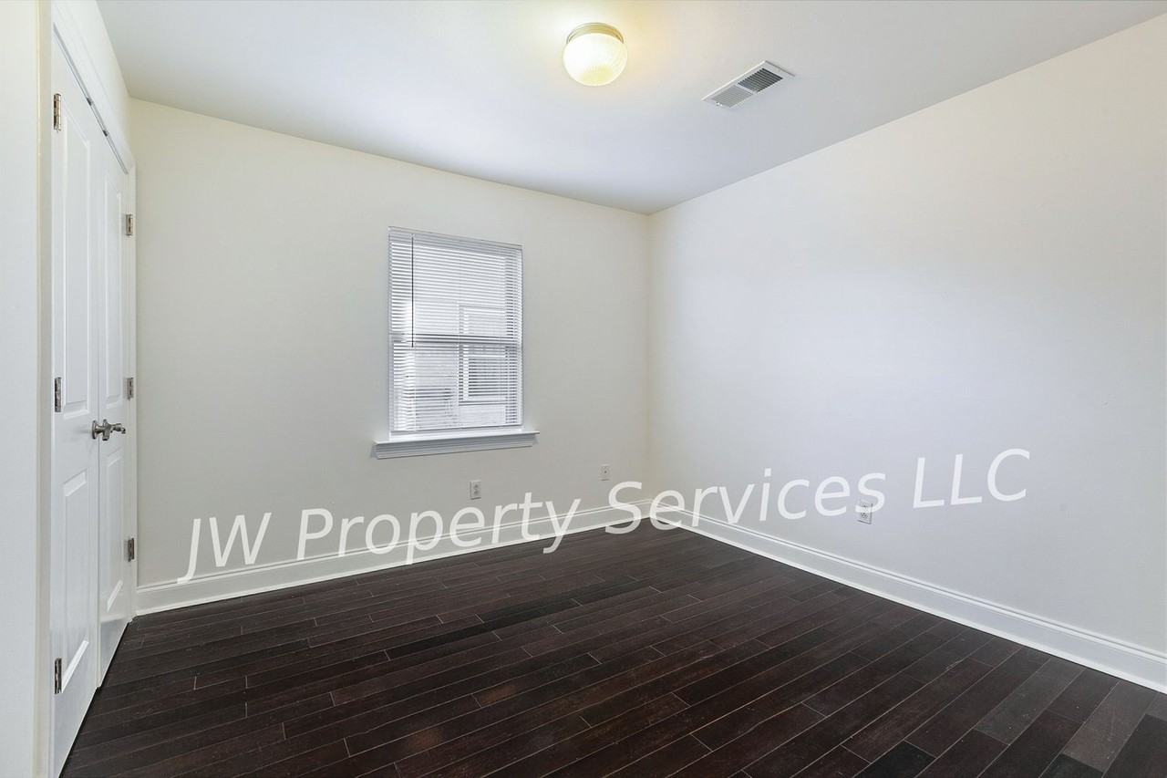 677 Oakwood Dr - Photo 6 of 12