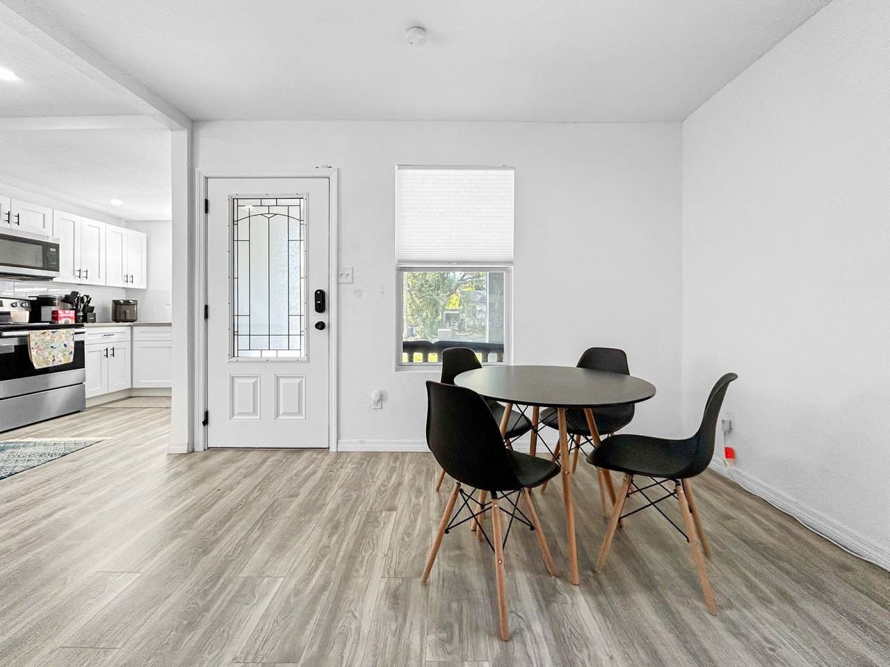 908 E Cayuga St - Photo 4 of 20