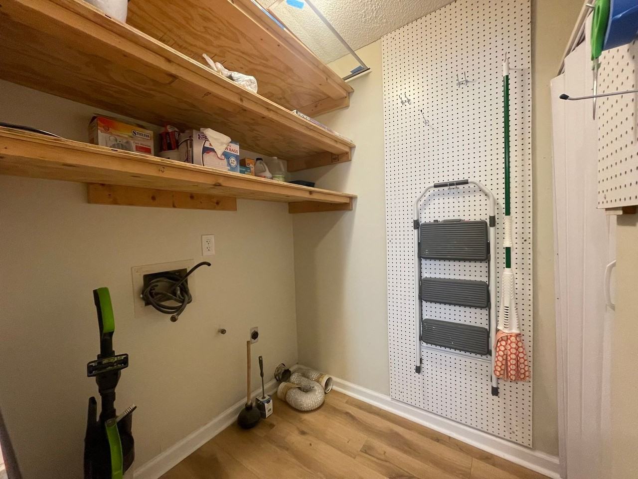 63 Lori Ln - Photo 4 of 17