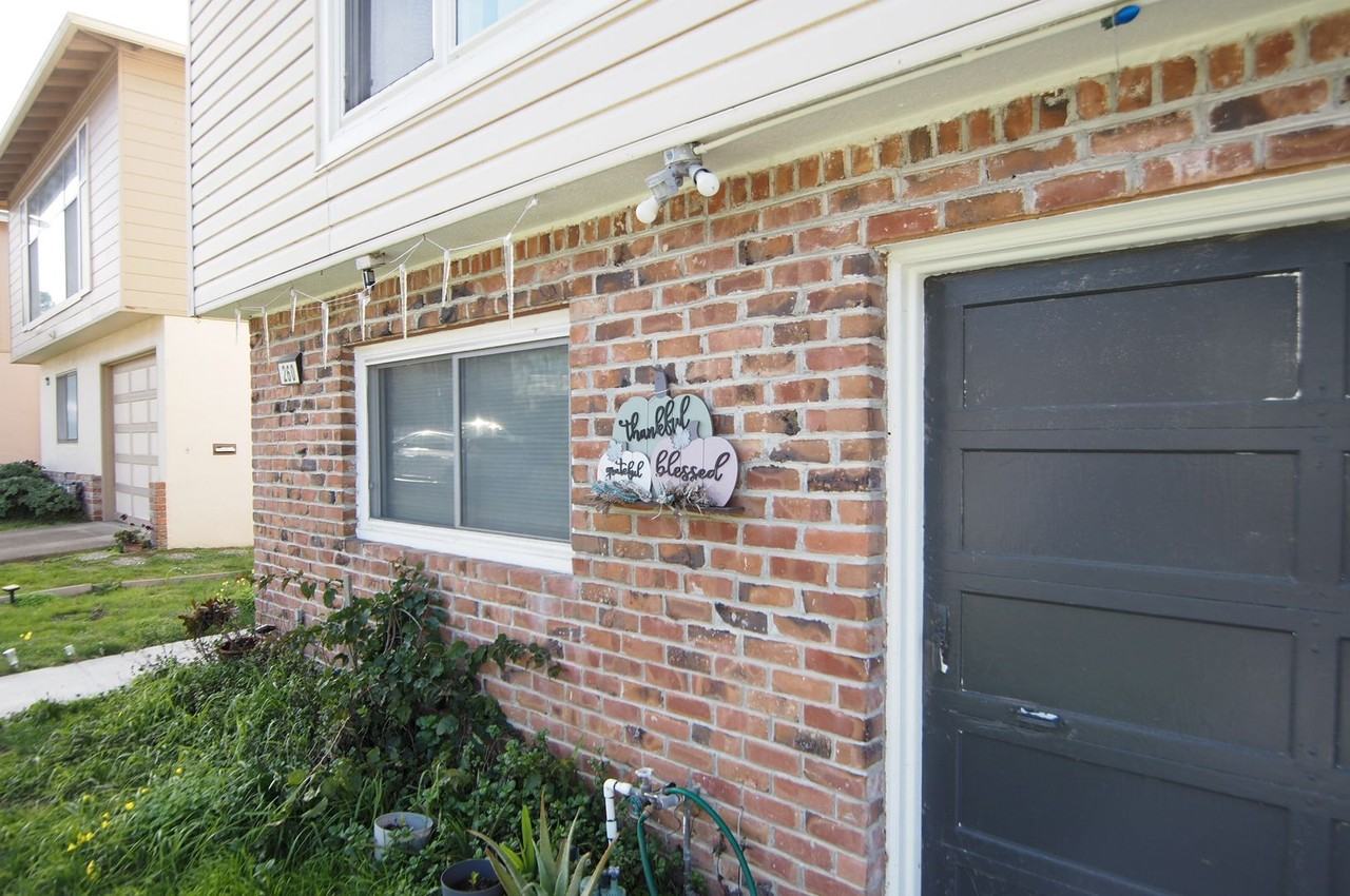 260 Catalina Ave - Photo 3 of 22