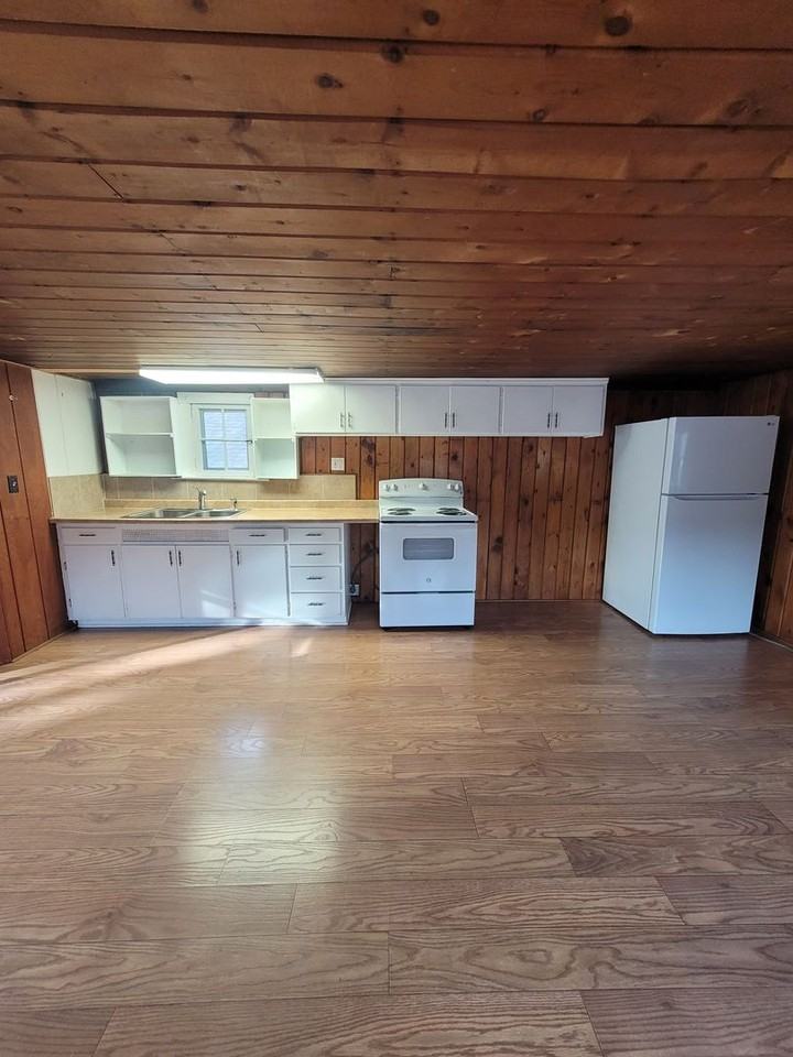 246 N Grand St - Photo 2 of 11