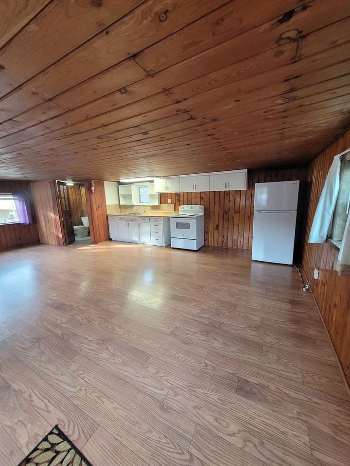 246 N Grand St - Photo 3 of 11