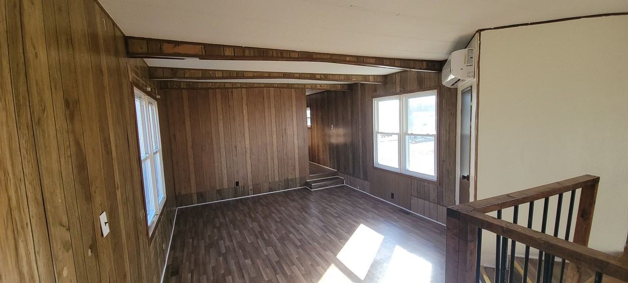 218 N Pine St - Photo 2 of 8