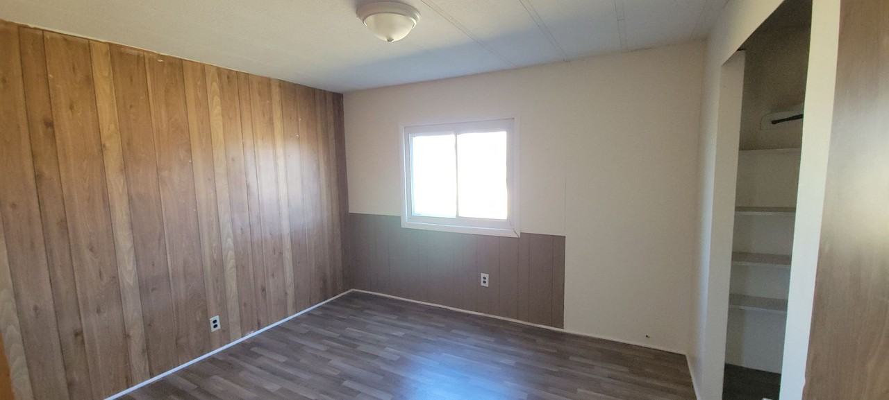 218 N Pine St - Photo 6 of 8