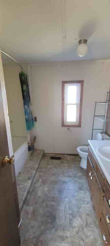 218 N Pine St - Photo 7 of 8