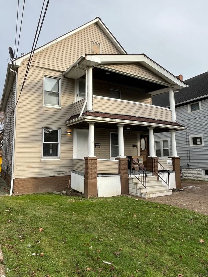 3865 W 16th St - Photo 4 of 50