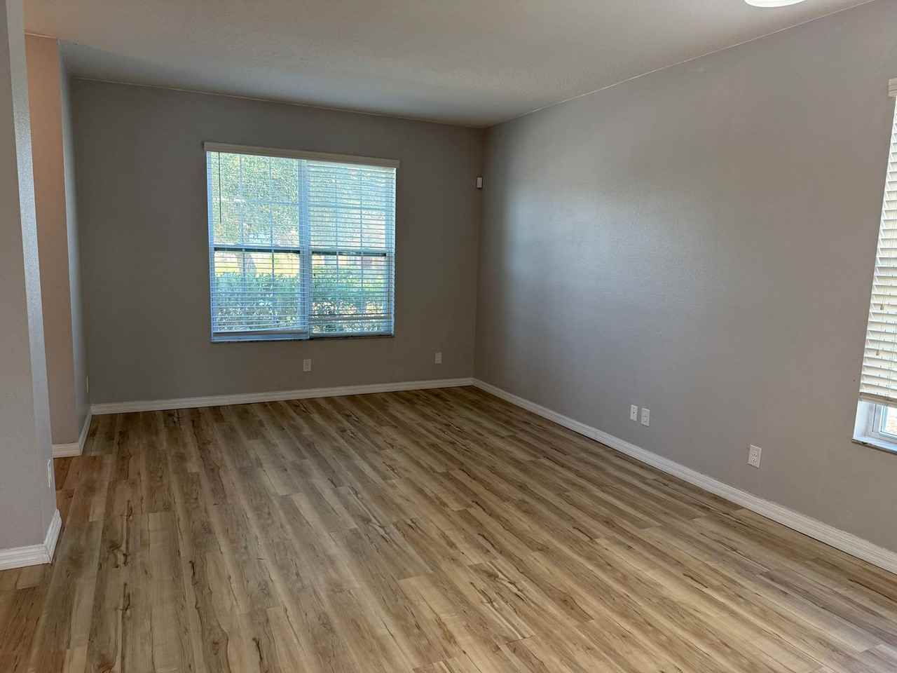 10032 Lenox St - Photo 3 of 42