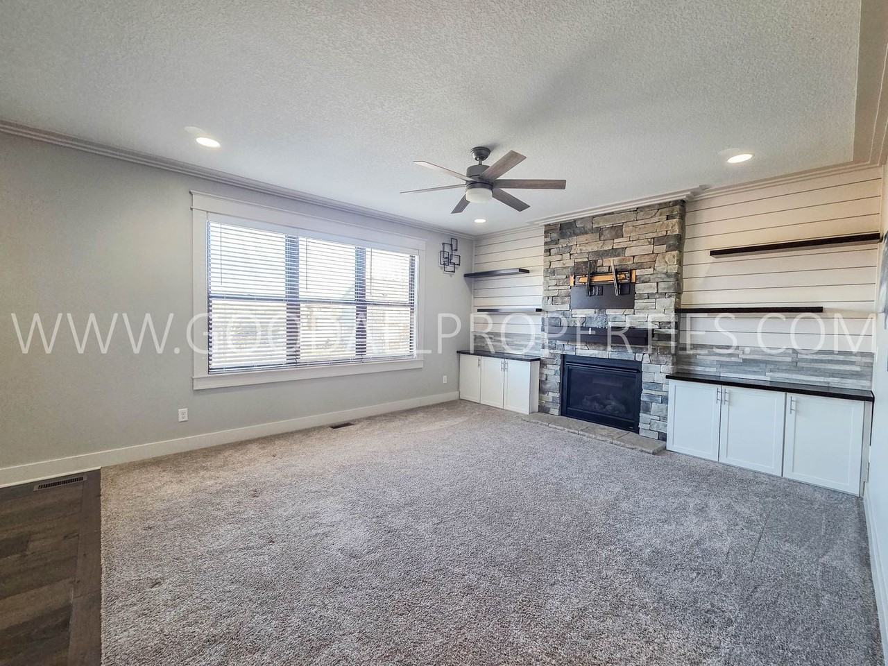 16641 Maple St - Photo 3 of 21