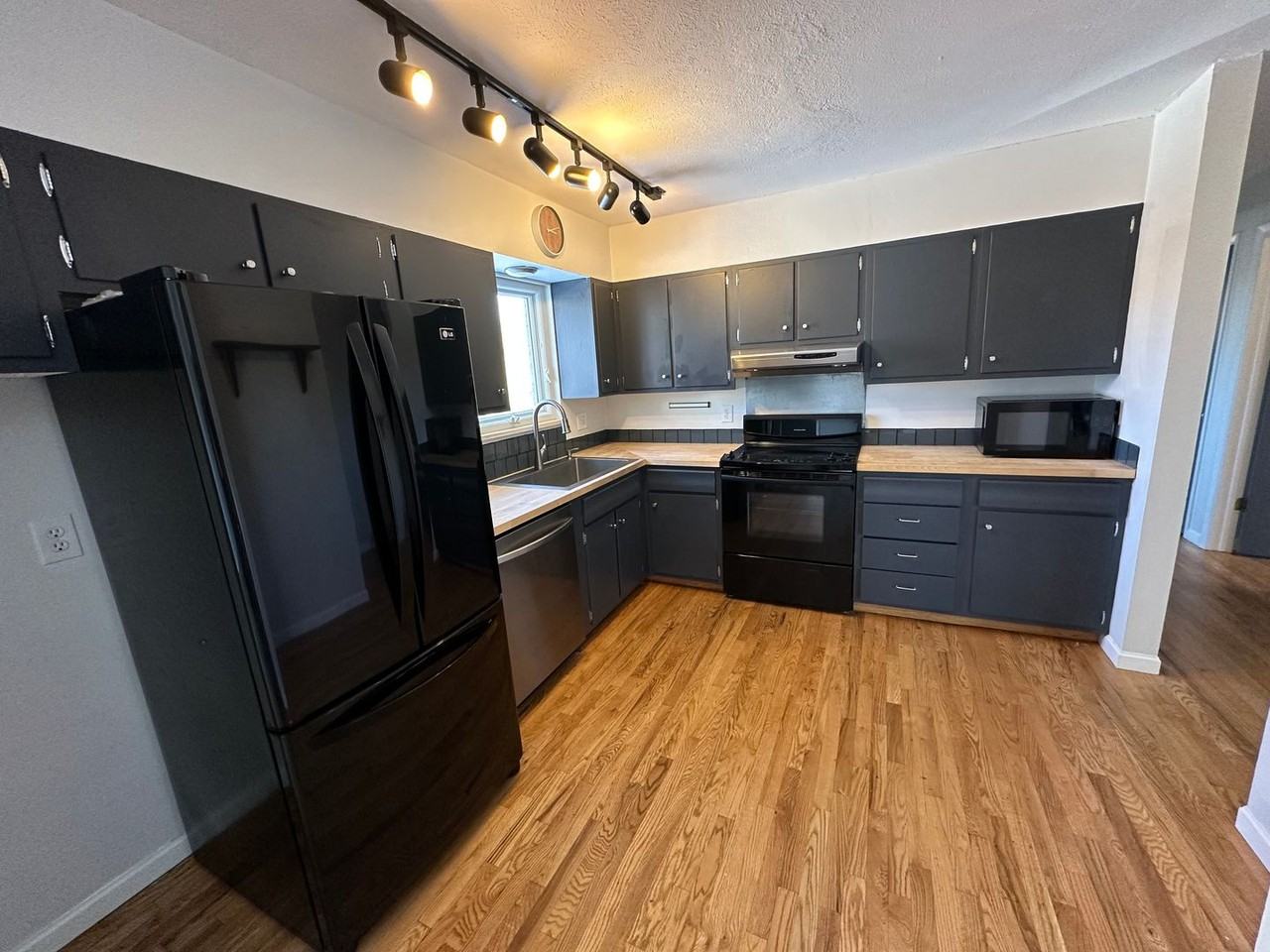 4605 Macky Way - Photo 4 of 20