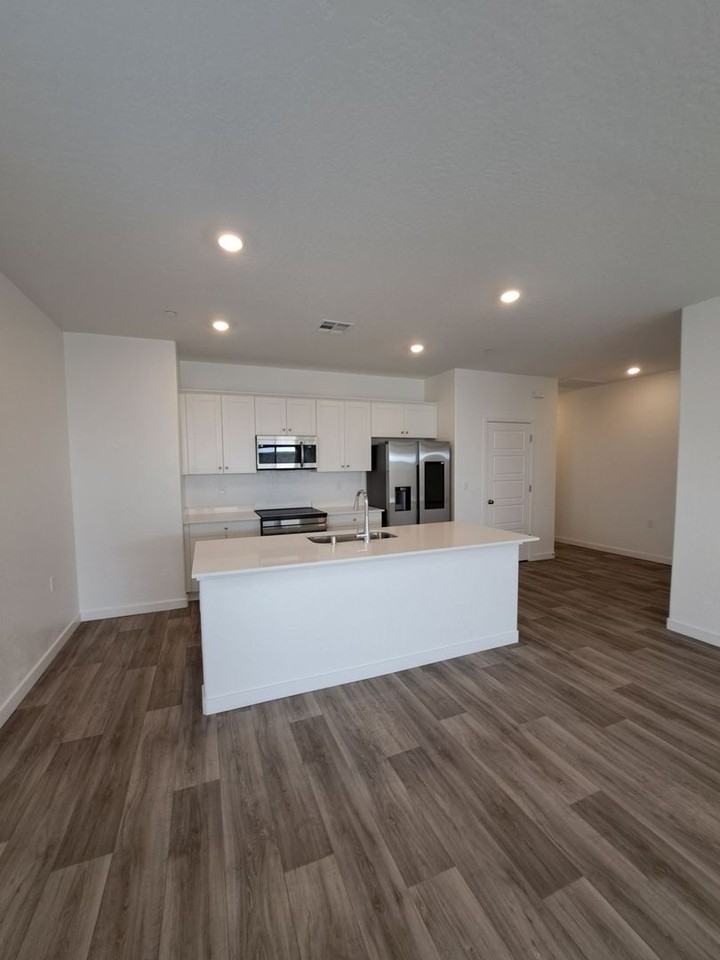 7395 W Donner Ave - Photo 3 of 12