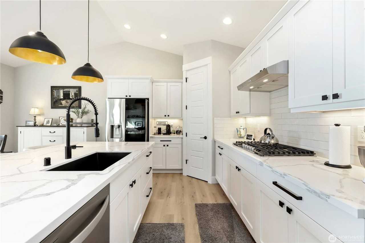 1615 Polnell Rd - Photo 5 of 12