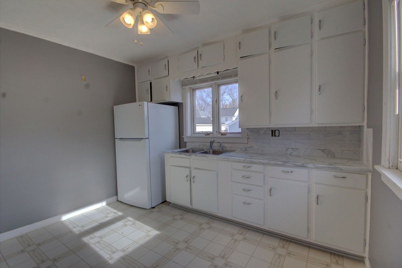 1928 2nd St - Photo 3 of 20