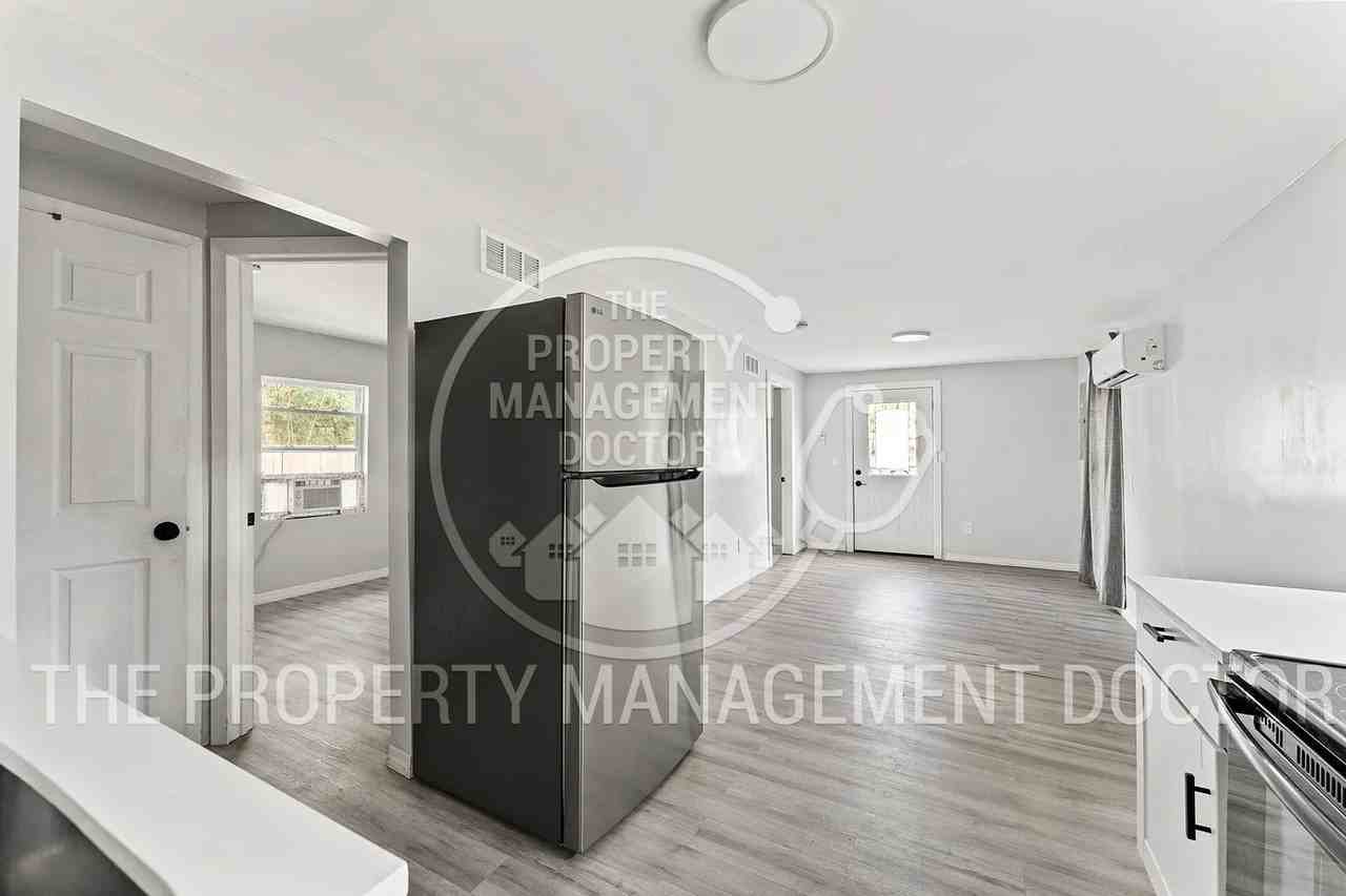 8930 Free Ave - Photo 3 of 10