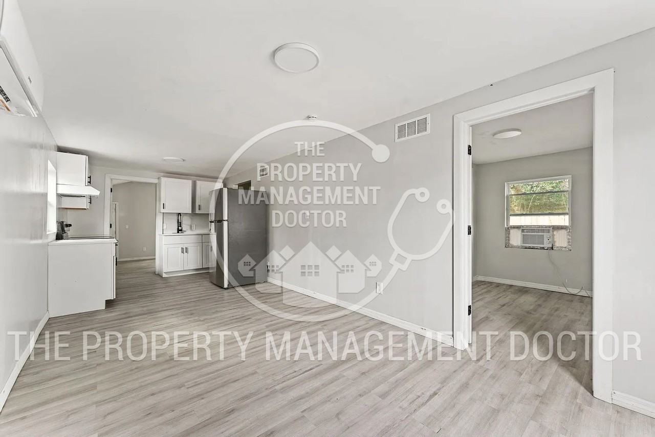 8930 Free Ave - Photo 4 of 10