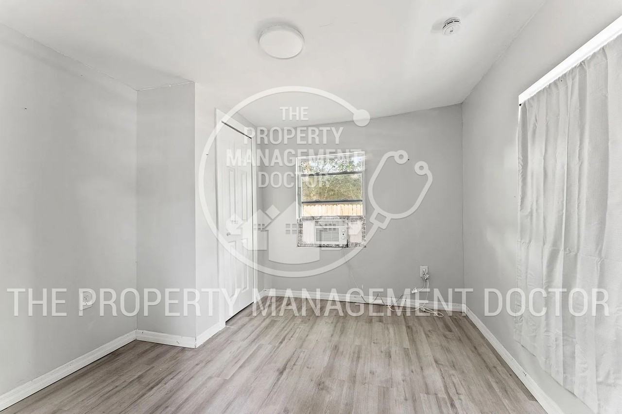 8930 Free Ave - Photo 5 of 10