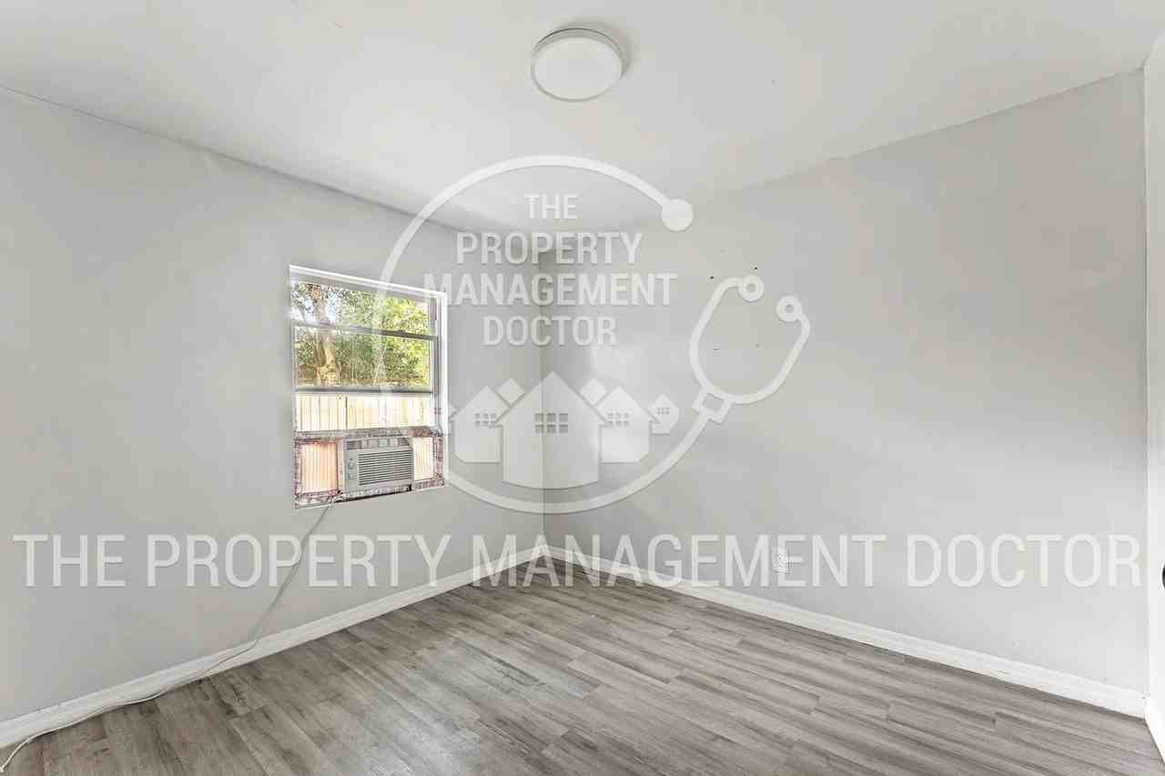 8930 Free Ave - Photo 6 of 10