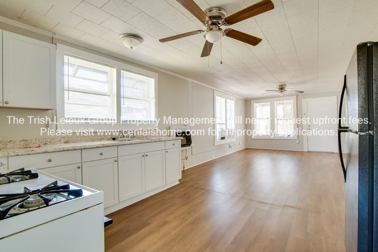 313 Singer St - Photo 4 of 9