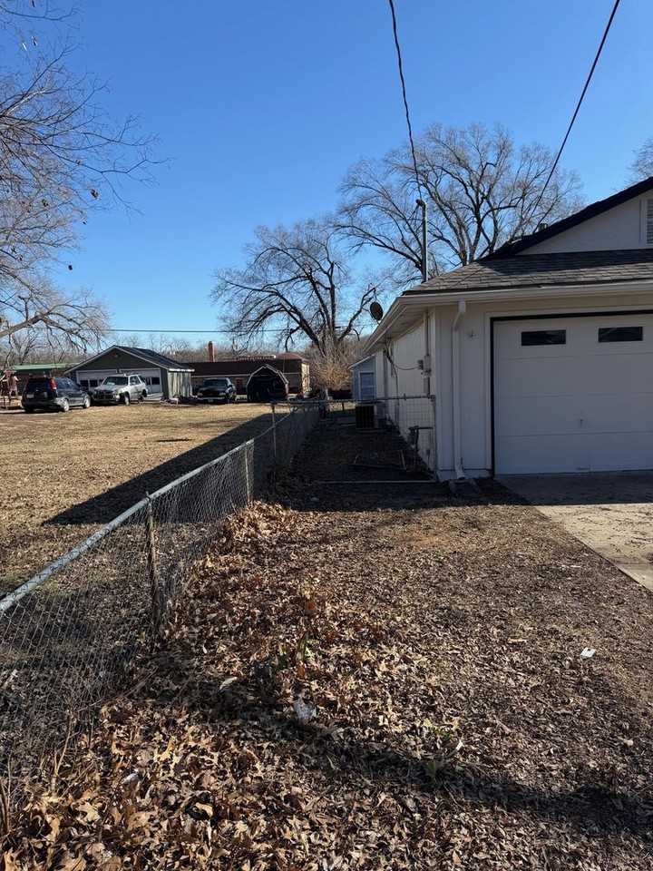 1101 S Woodland Ave - Photo 3 of 17