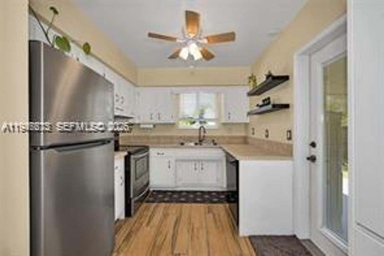 1532 Ne 39th St - Photo 2 of 21