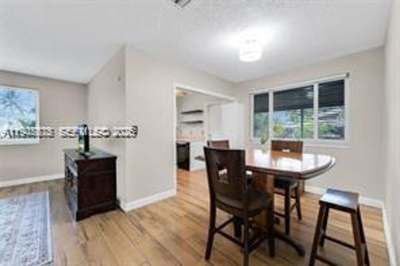 1532 Ne 39th St - Photo 6 of 21