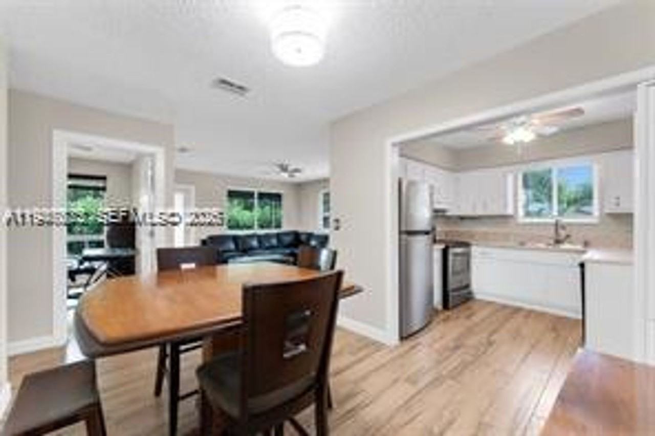 1532 Ne 39th St - Photo 7 of 21